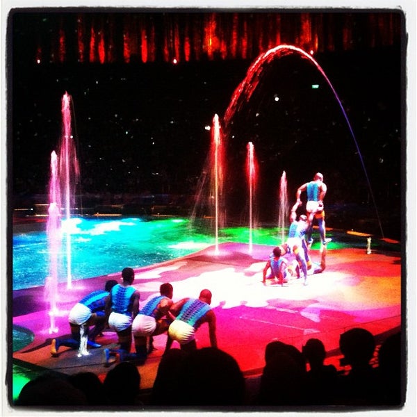 How long is the house of dancing water show